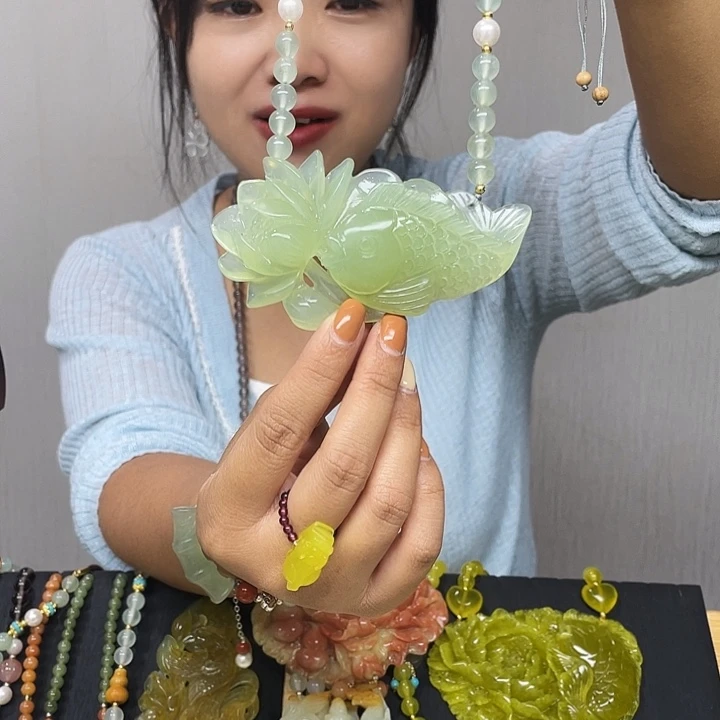 蛇纹石玉未镶嵌颈饰