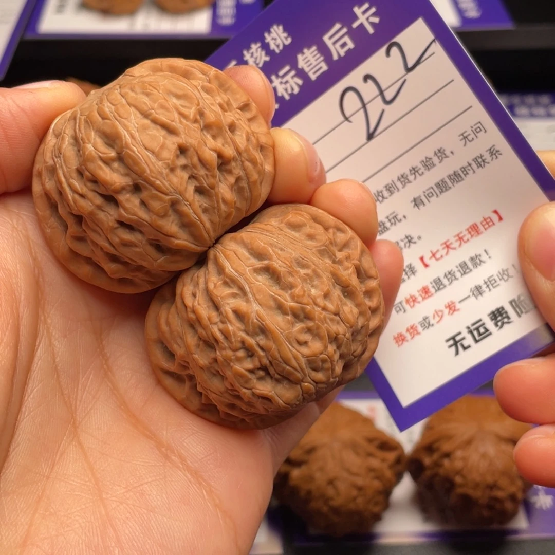 在***豆文玩核桃把件铁锤妹妹44尺