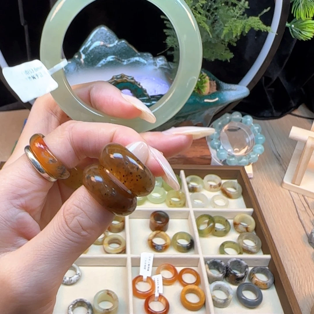 蛇纹石玉微瑕内径53.8合金?