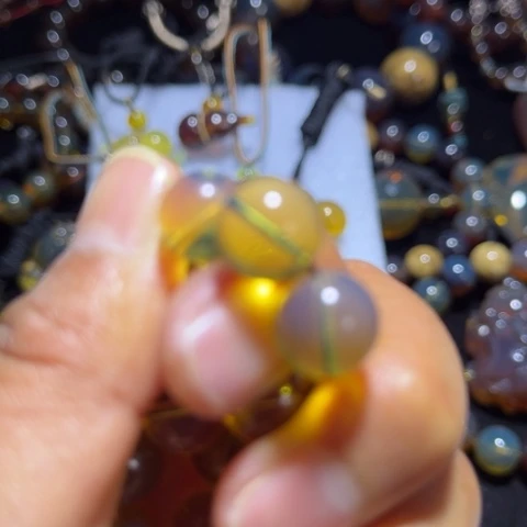 琥珀颈饰未镶嵌清*