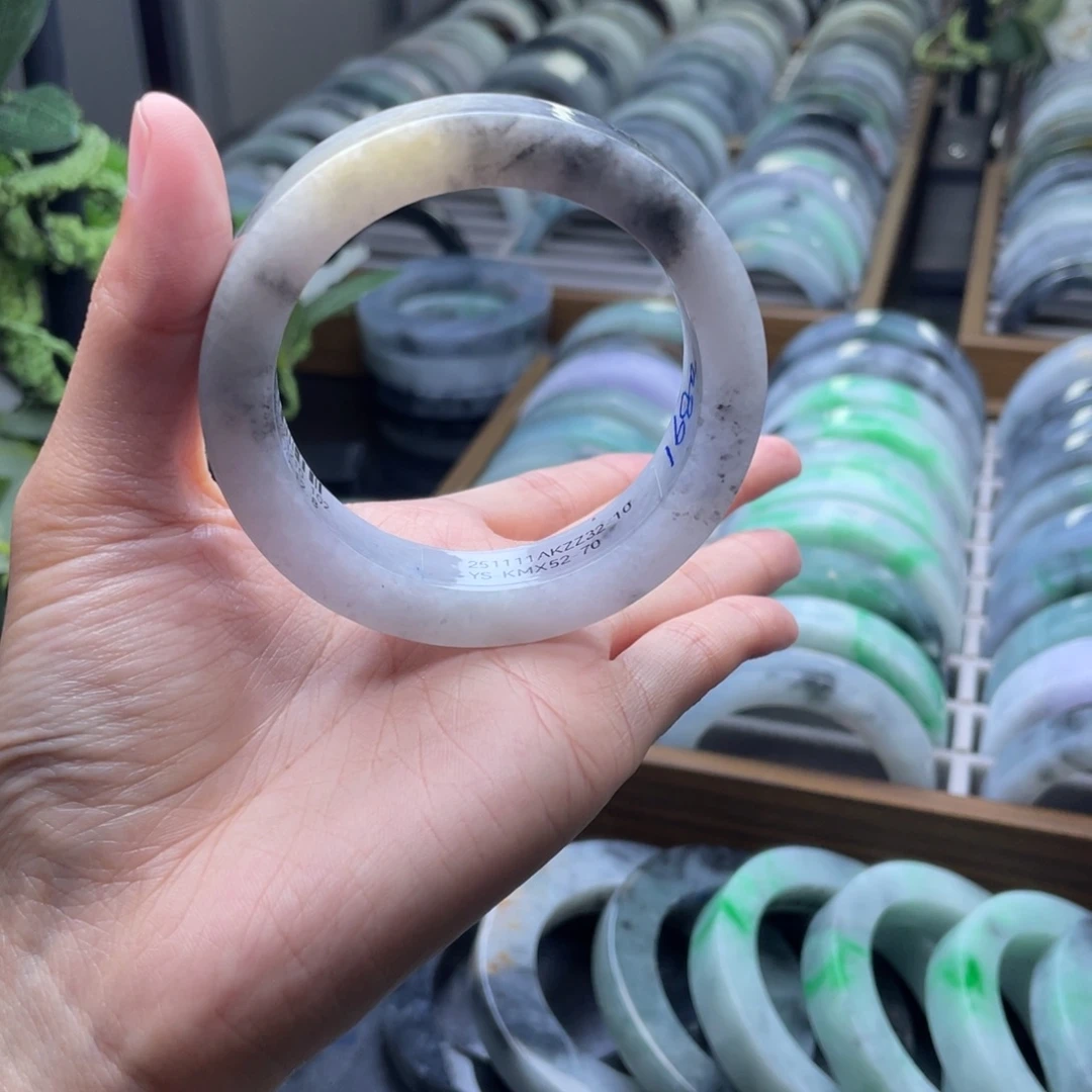 定制翡翠未镶嵌翡翠手镯