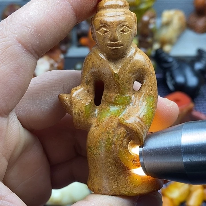 未镶嵌蛇纹石玉颈饰