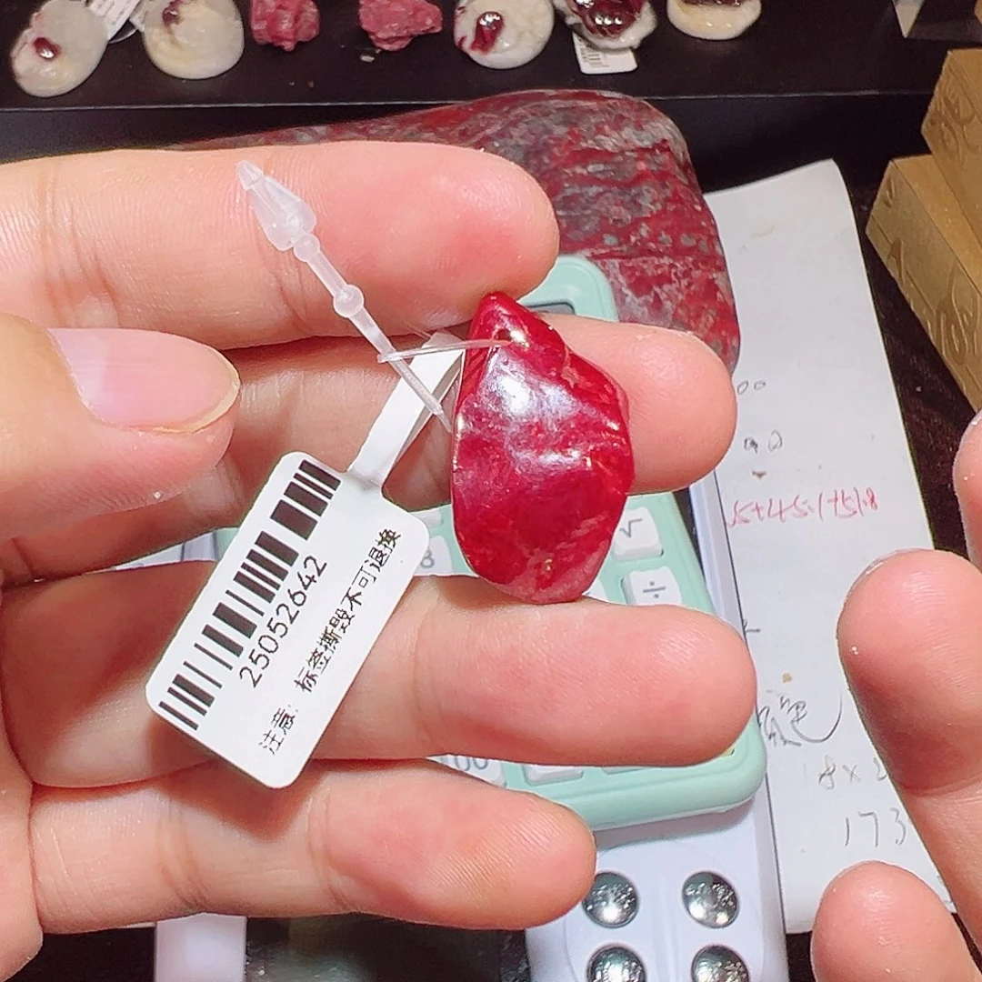 天然辰砂天然朱砂吊坠