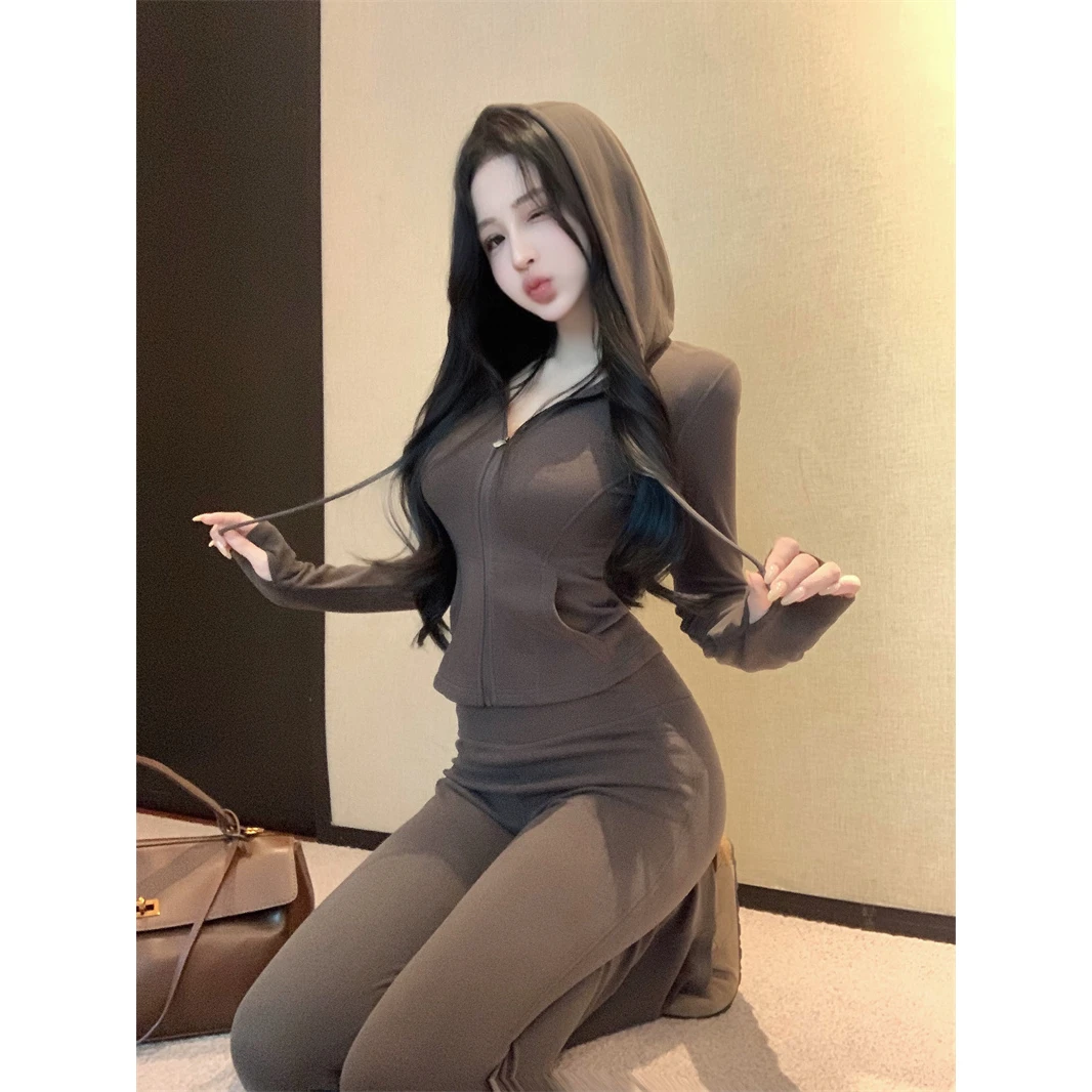 休闲运动套装女新款修身短款长袖连帽外套高腰微喇紧身长裤两件套