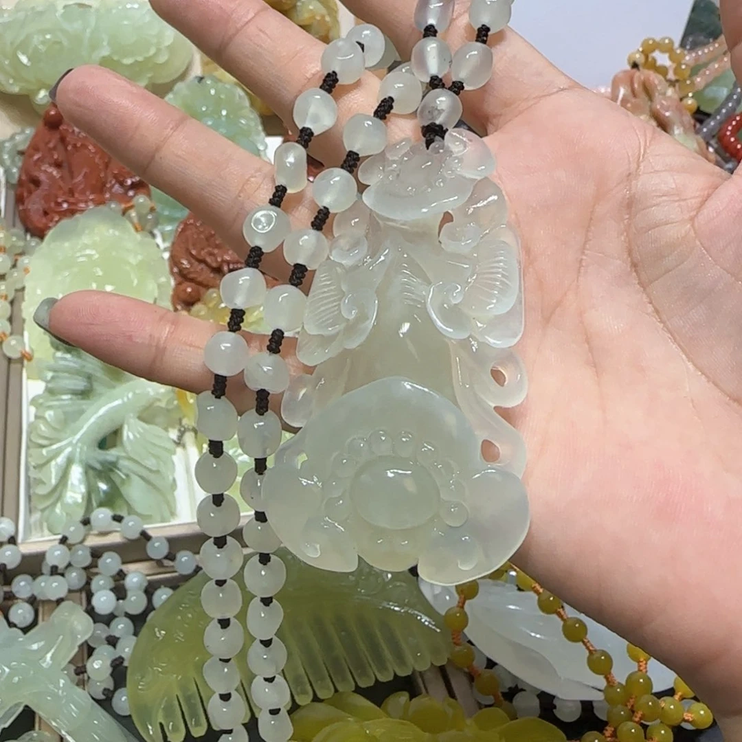 未镶嵌蛇纹石玉吊坠