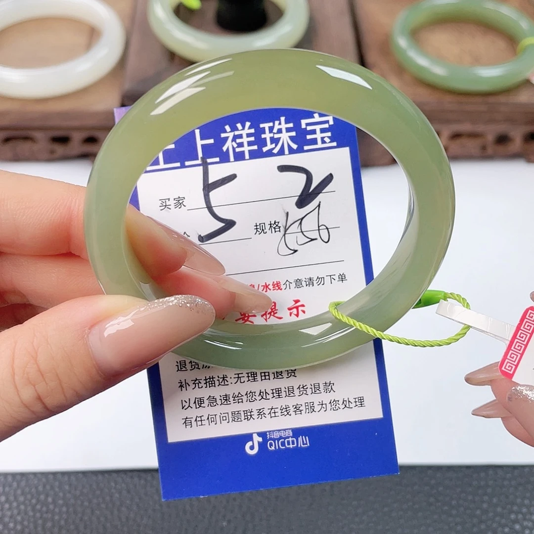 和田玉未镶嵌手镯