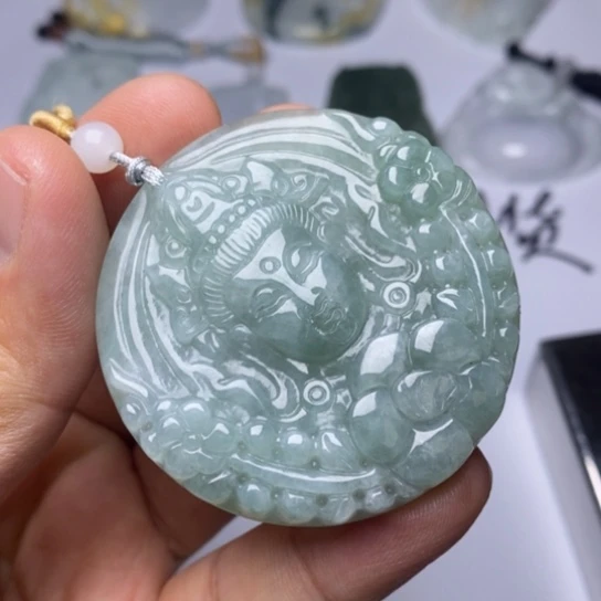 翡翠未镶嵌颈饰翡翠