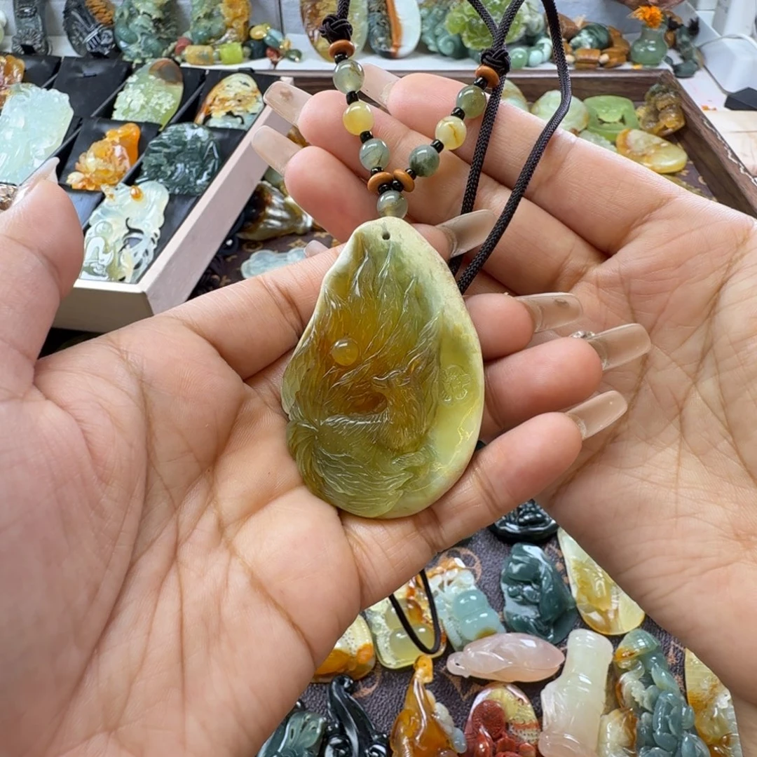 水***连蛇纹石玉未镶嵌颈饰