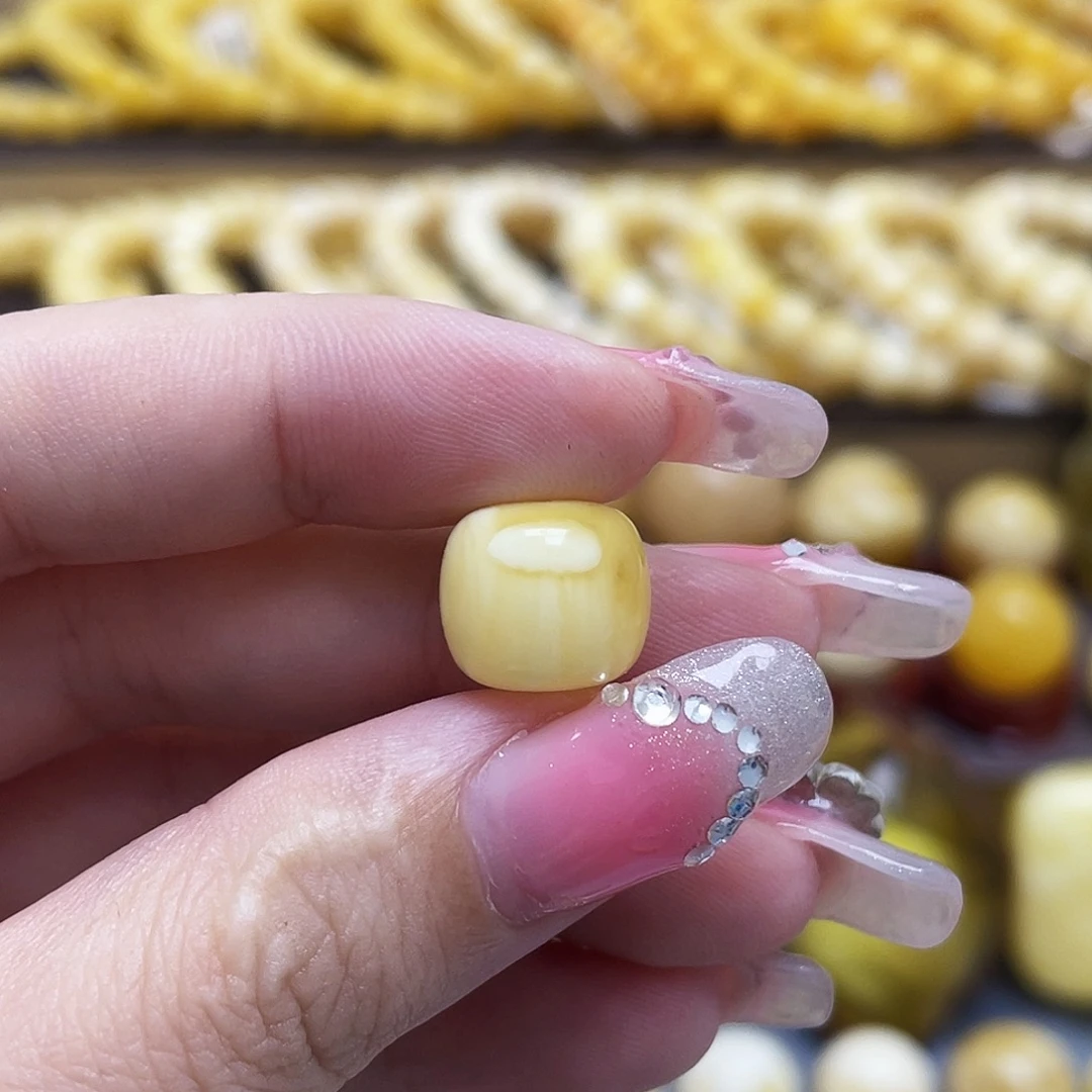 未镶嵌琥珀裸石11.9*10.4mm老型微瑕