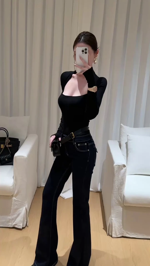 黑色气质高级感长袖T恤女秋季辣妹修身显瘦气质内搭打底衫上衣潮