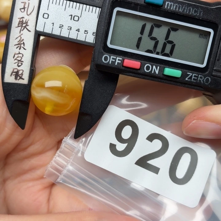 做***腿蜜蜡未镶嵌裸石蜜蜡