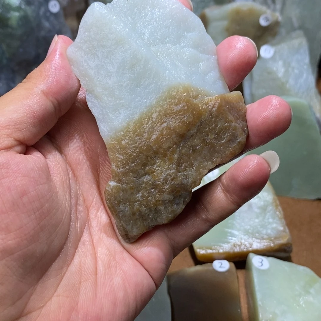 和田玉未镶嵌珠宝半成品初