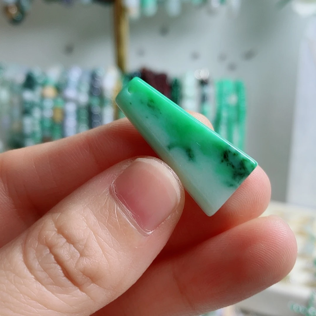 翡翠未镶嵌颈饰无事牌吊坠