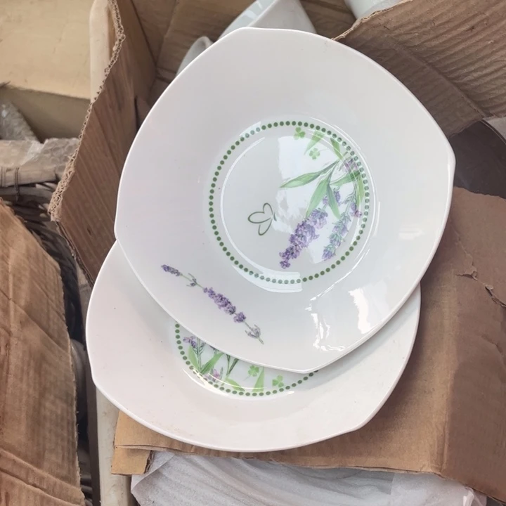 其他盘子碗砂锅都有