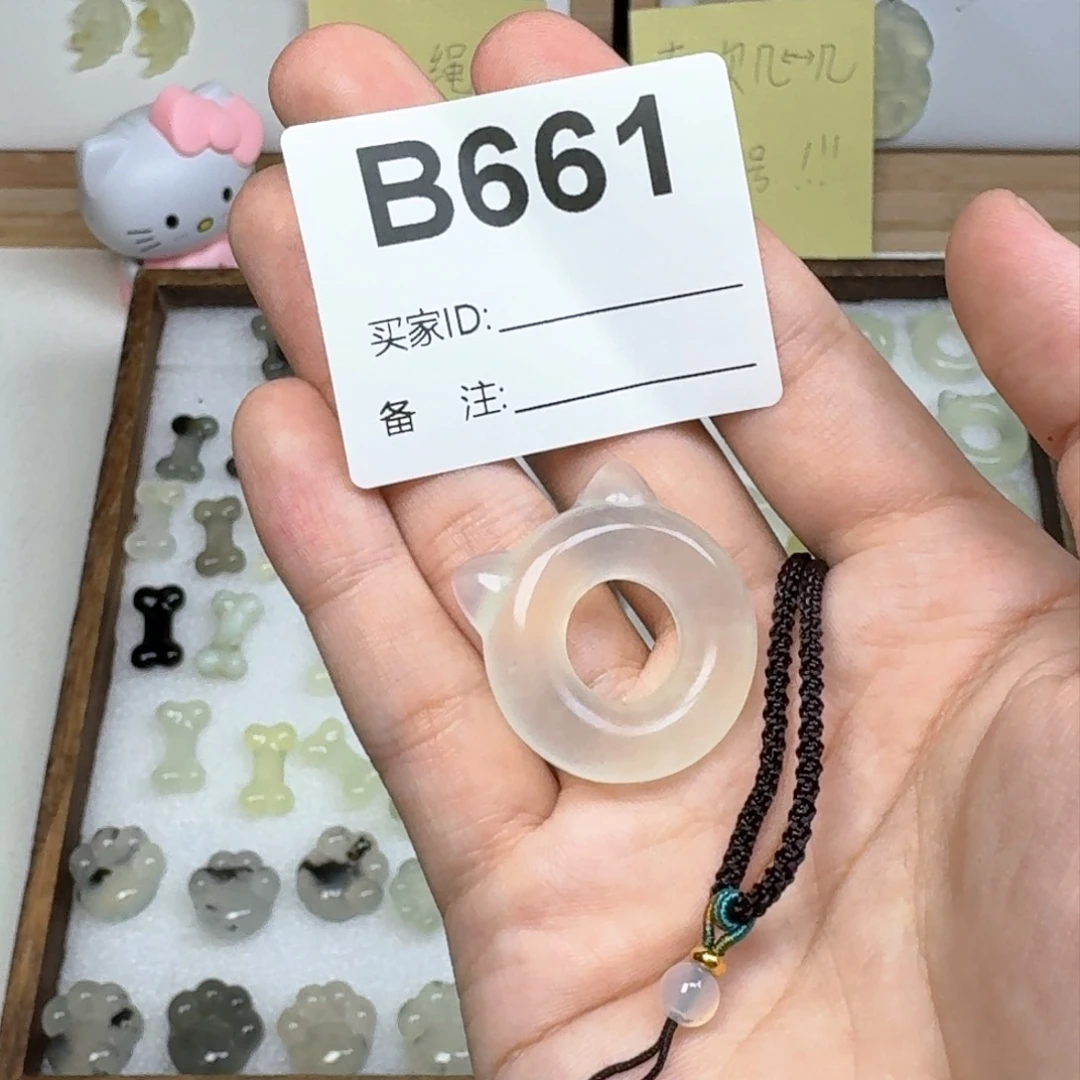 蛇纹石玉吊坠未镶嵌?