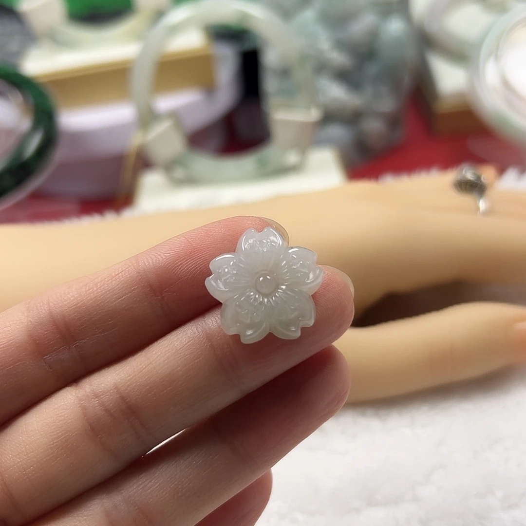 颈饰未镶嵌翡翠缅甸天然翡翠小花