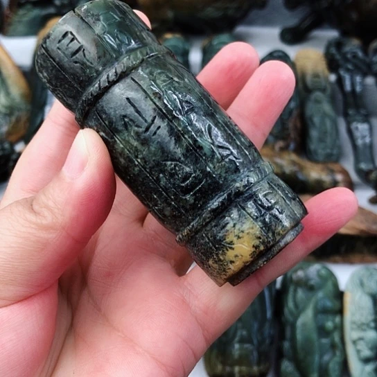 未镶嵌岫岩河磨玉（透闪石质玉）把件
