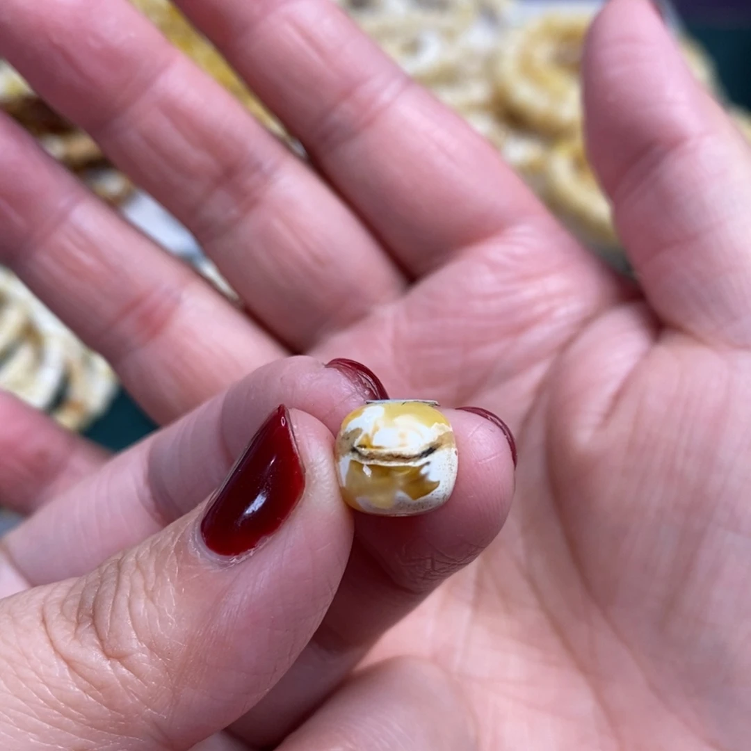 琥珀裸石未镶嵌沁色老型单珠10.3