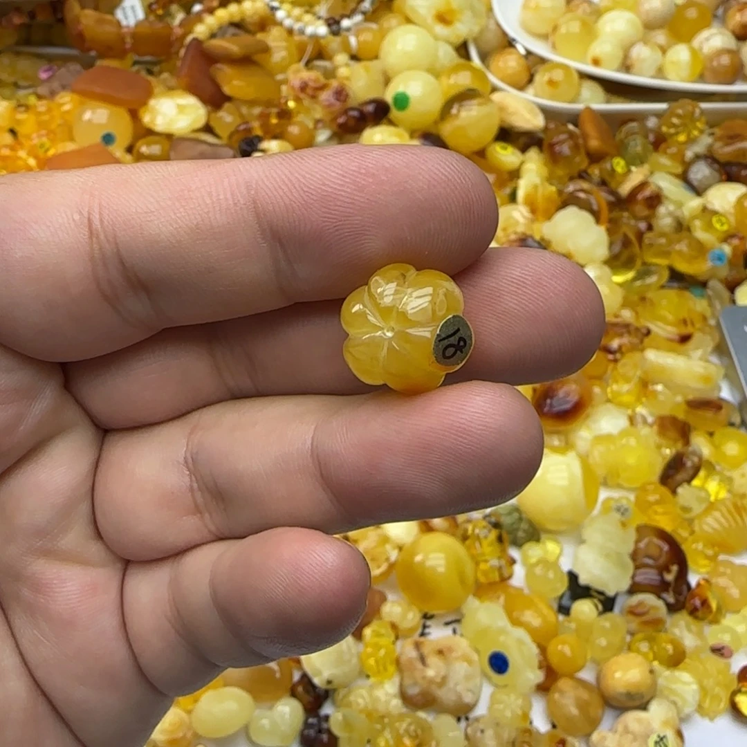 琥珀未镶嵌裸石1.58克14×11 有瑕04