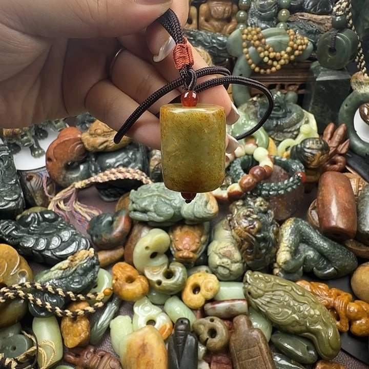 透闪石质玉未镶嵌珠宝奇石