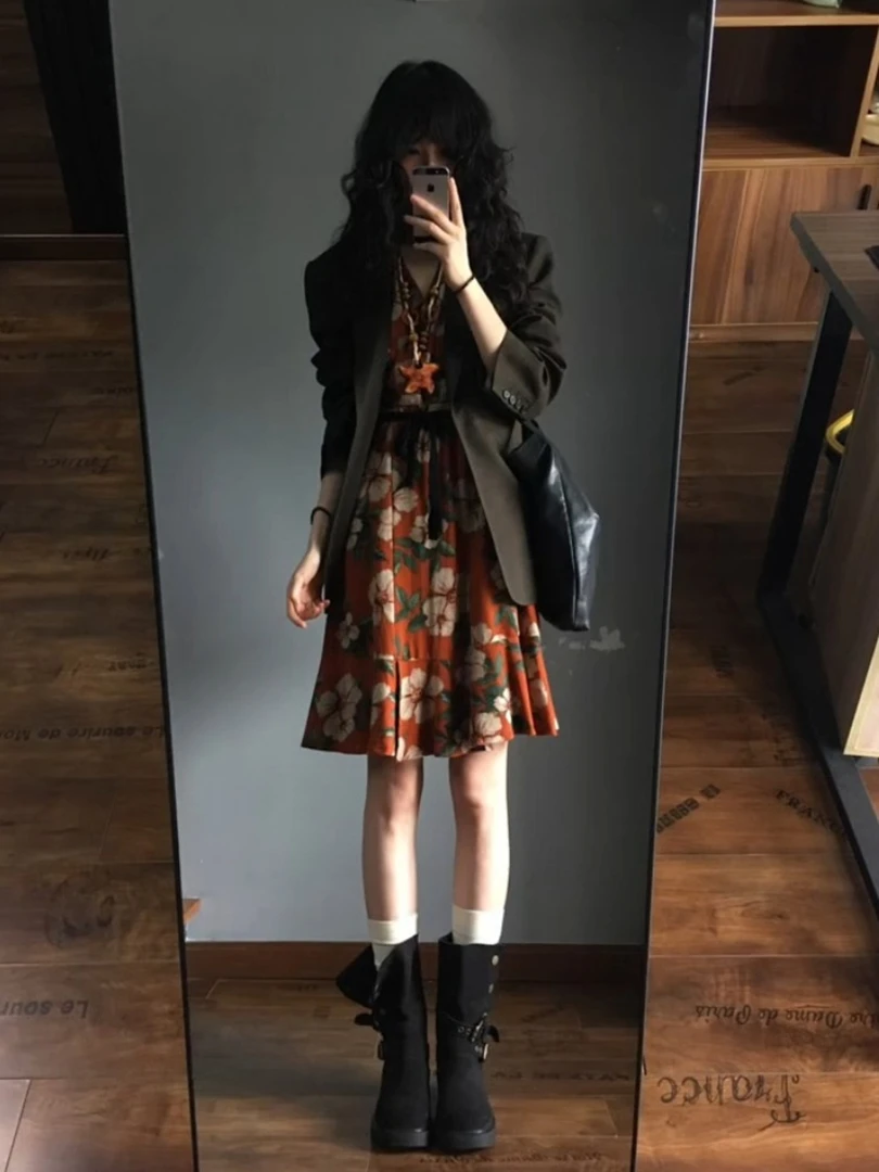复古国风橙色碎花吊带连衣裙套装女秋季新款轻奢小众西装外套穿搭