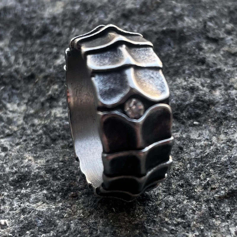 钛钢戒指 个性时尚霸气不掉色带钻龙骨戒指男士朋克复古单身饰品