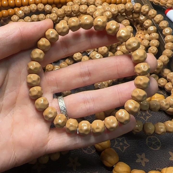 手串猴头核桃微瑕疵小奶酪