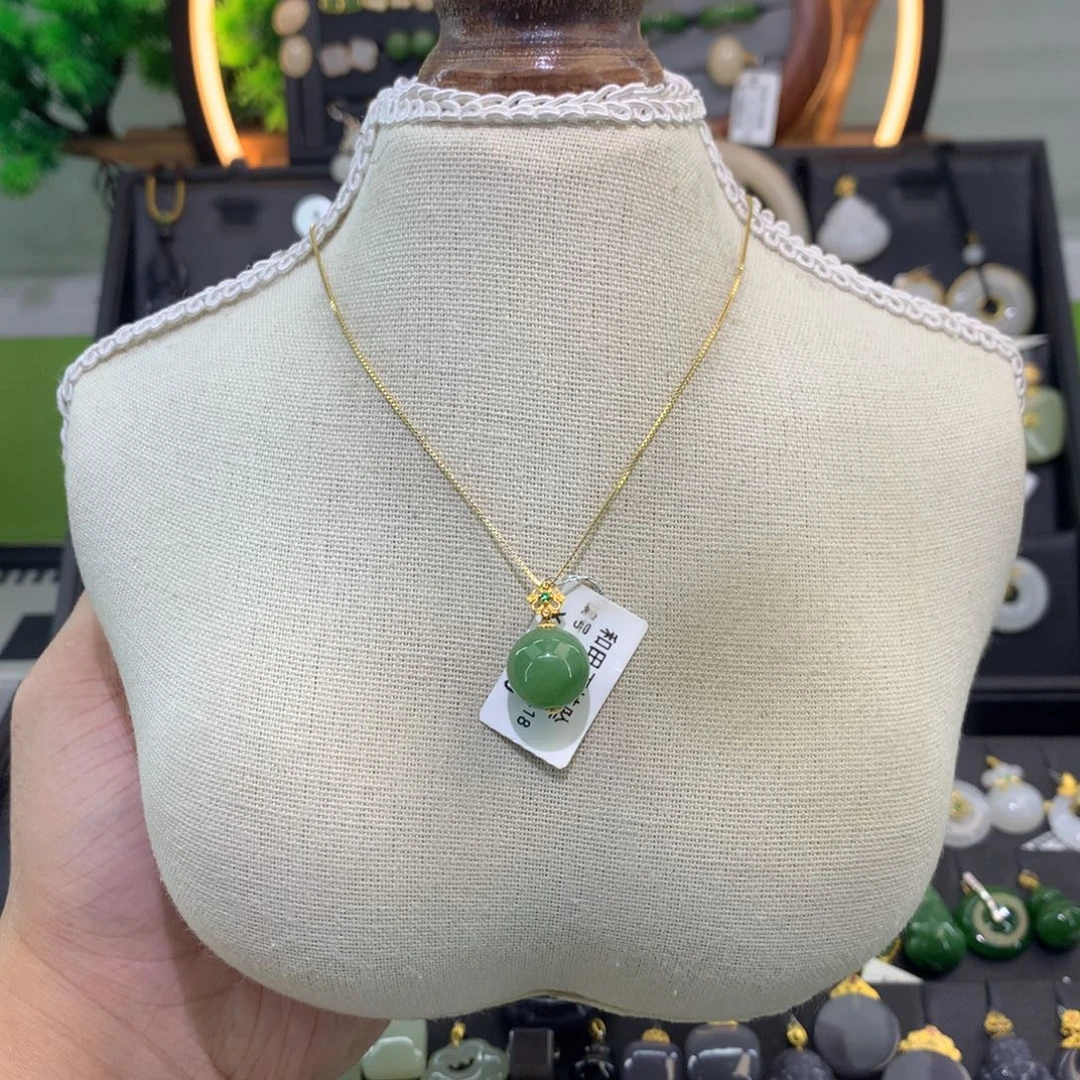 和田玉18K金镶嵌吊坠(赠链)