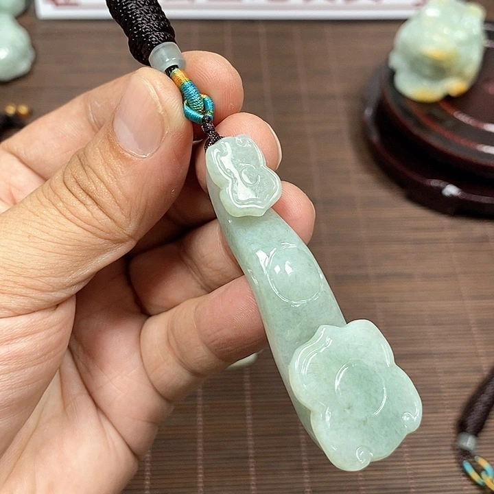 颈饰未镶嵌翡翠天然翡翠玉A货配证书