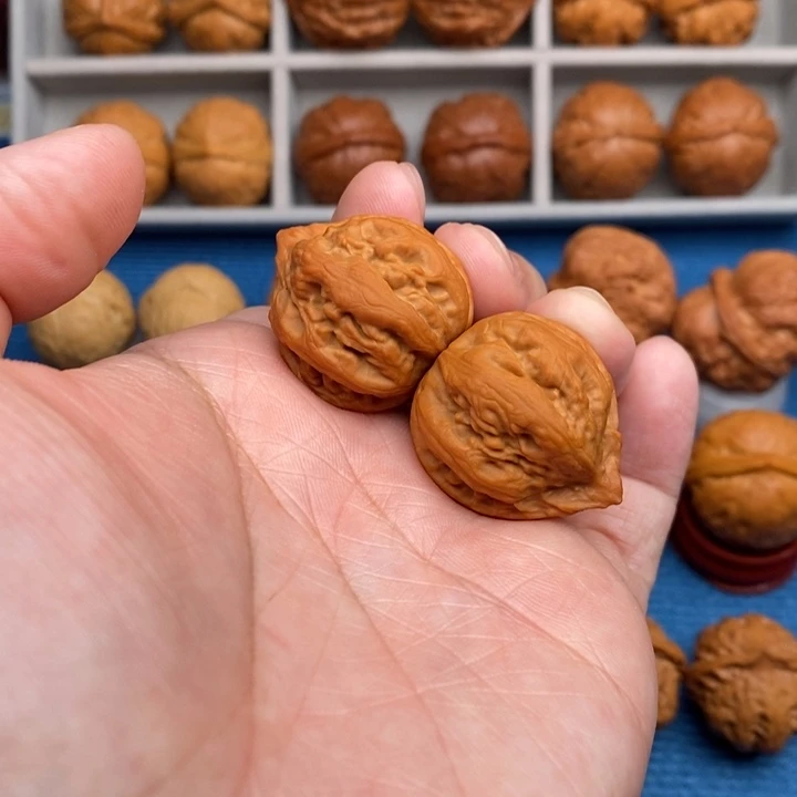 文玩核桃把件小赤龙