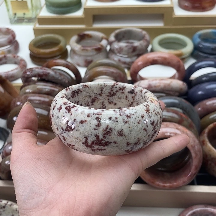 石英质玉手镯未镶嵌且*