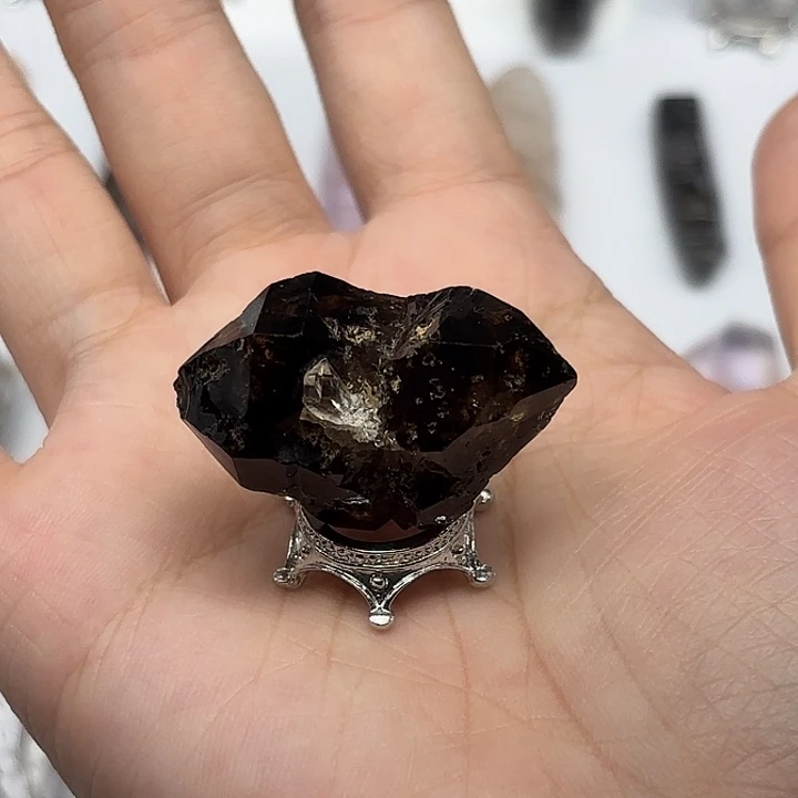 未镶嵌颈饰水晶（元宝型）深茶闪灵钻36mm+