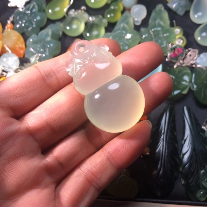 蛇纹石玉未镶嵌耳坠挂件