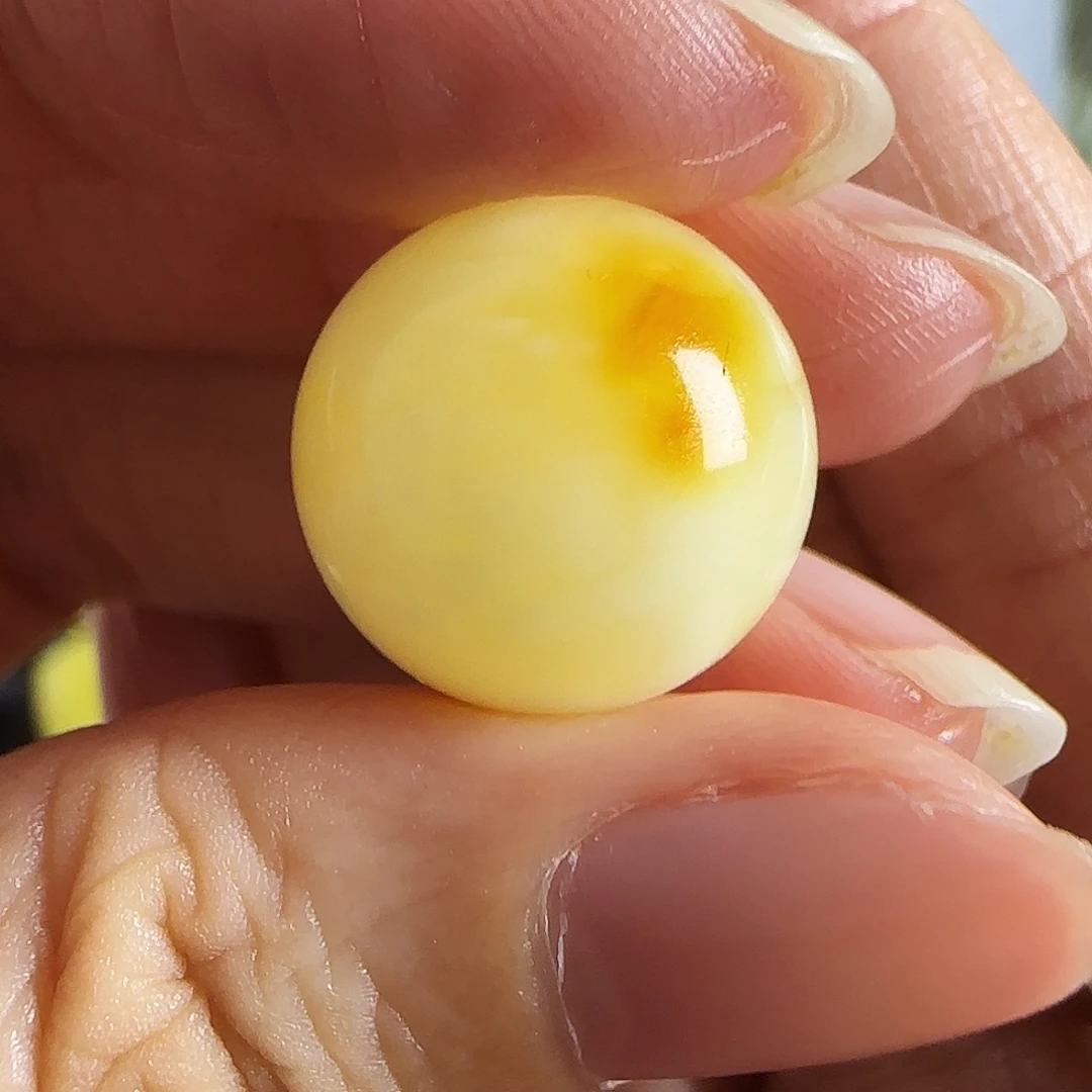 蜜蜡未镶嵌裸石16.2mm带俏色圆珠