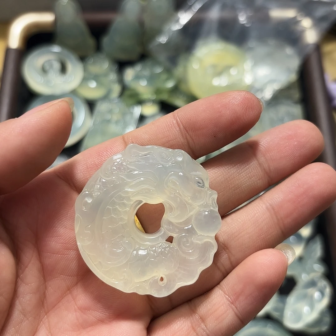 蛇纹石玉未镶嵌颈饰