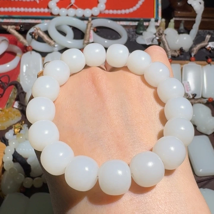 V***V和田玉未镶嵌手链