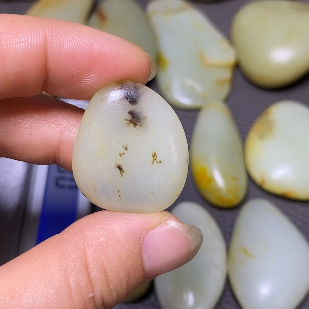 未镶嵌和田玉（糖玉）挂件