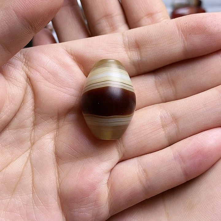 未镶嵌颈饰玛瑙/玉髓無*?