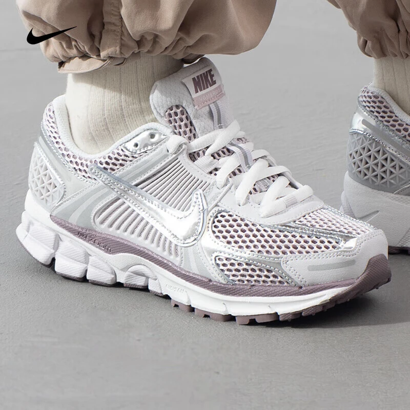 NIKE耐克女鞋跑步鞋子ZOOM VOMERO5休闲鞋户外运动鞋女HV6417-001