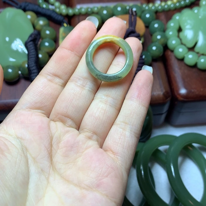 岫岩河磨玉（透闪石质玉）未镶嵌颈饰