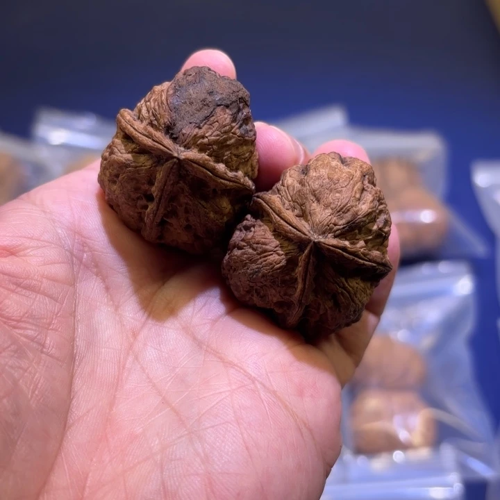 文玩核桃吊坠铁三角