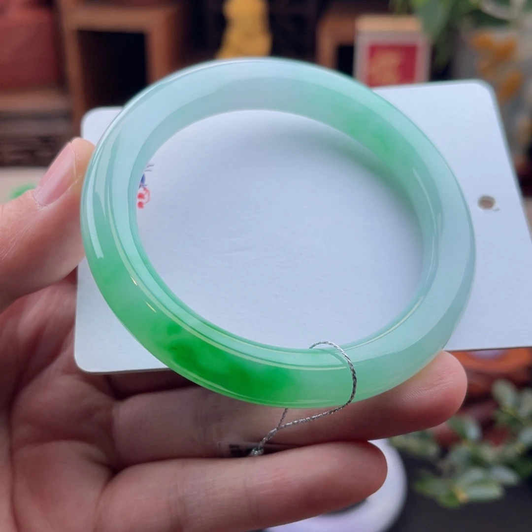 未镶嵌手镯（圆镯）翡翠