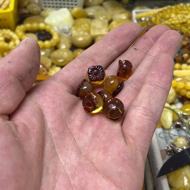 蜜蜡未镶嵌裸石多样性发货其一