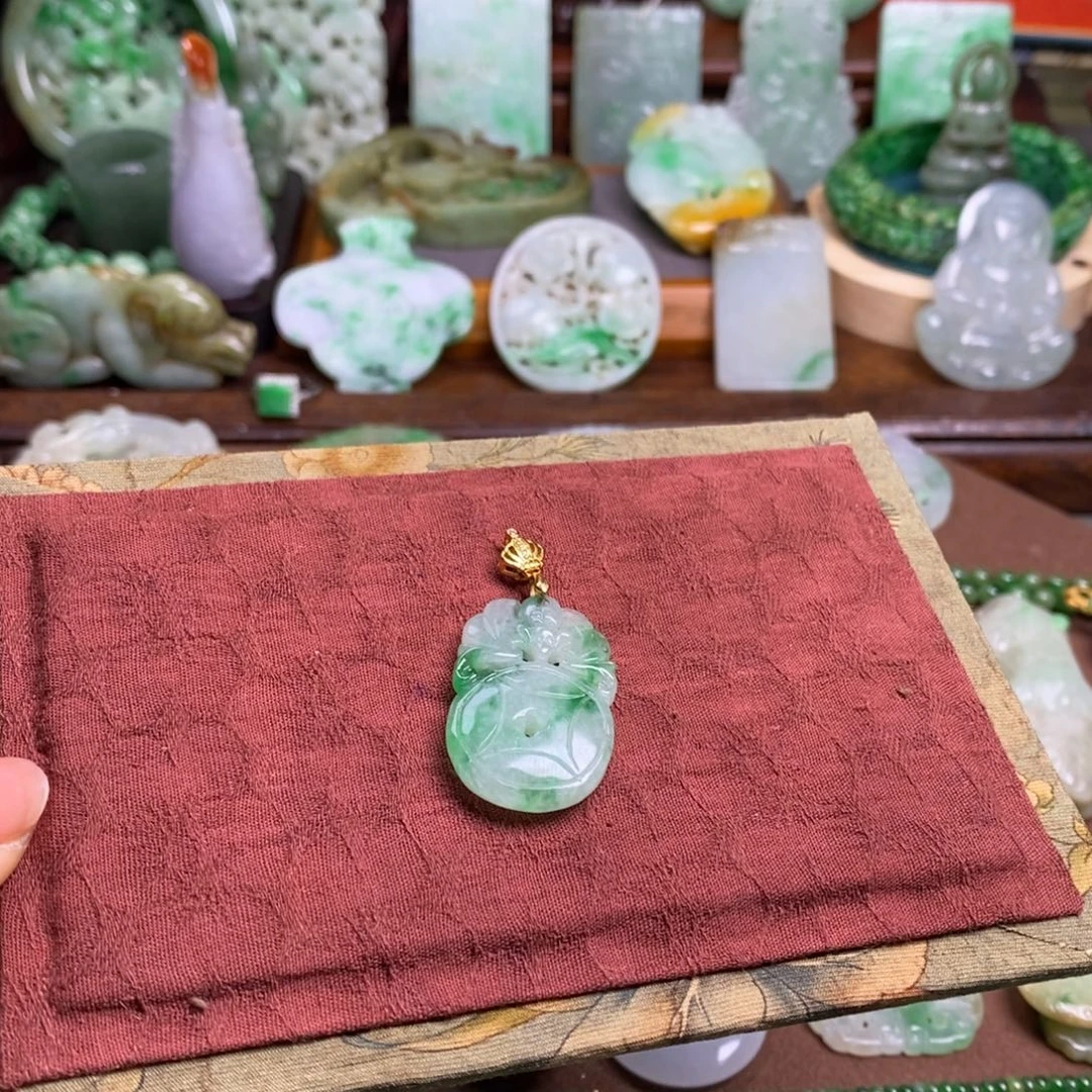 诺***翡翠未镶嵌颈饰11111111111111111