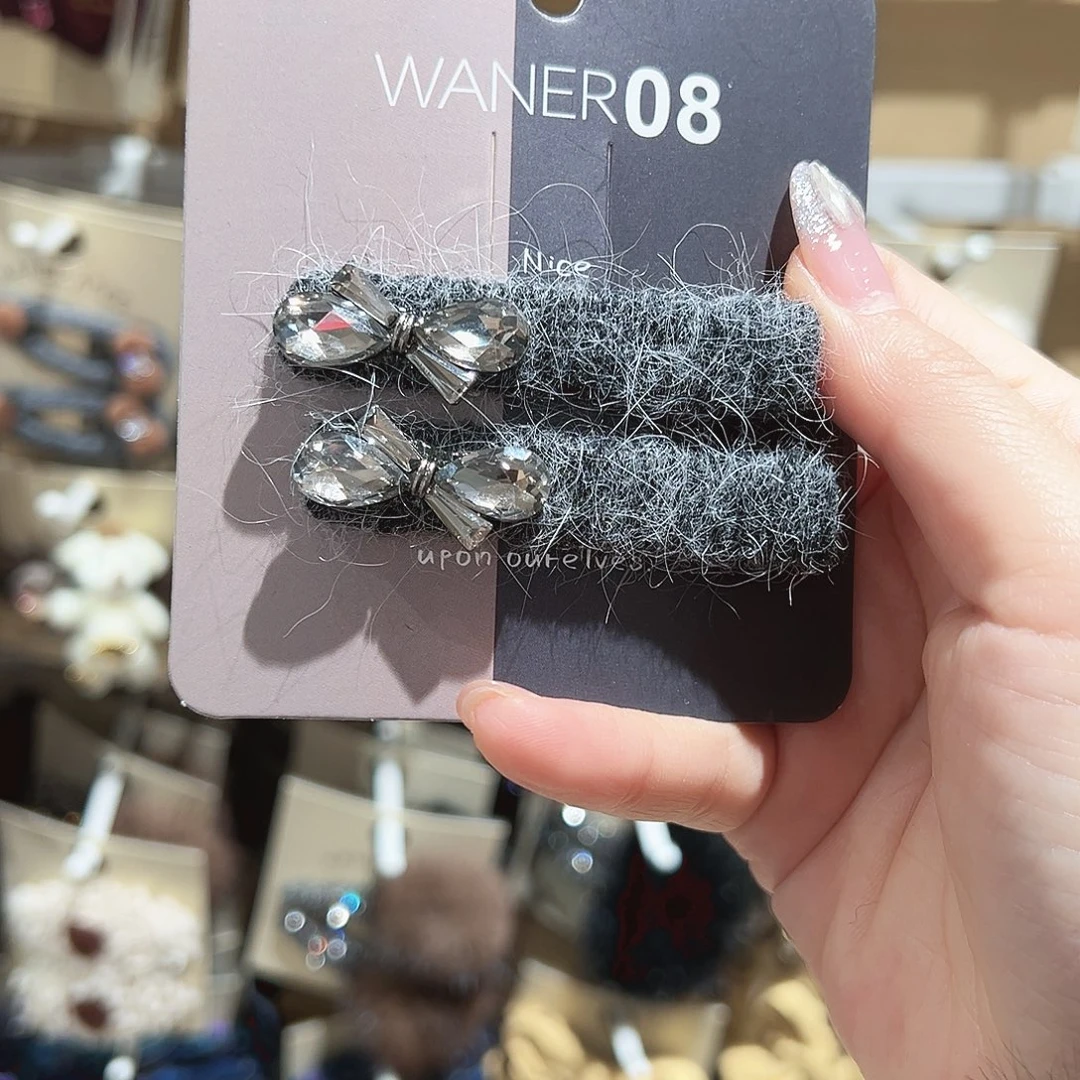 *****皮质铁合金灰色蝴蝶结钻鸭夹
