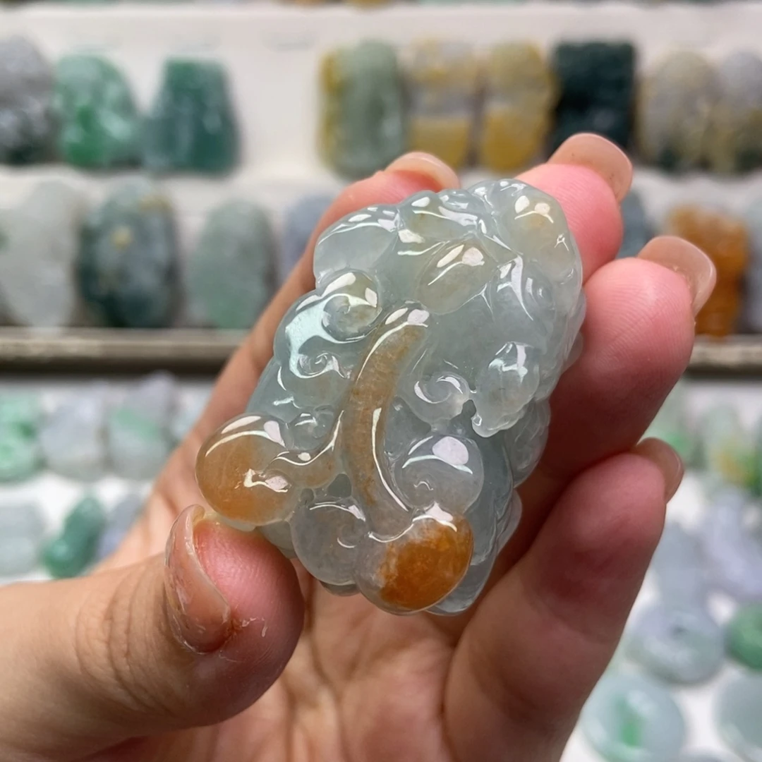 翡翠未镶嵌吊坠(赠链)