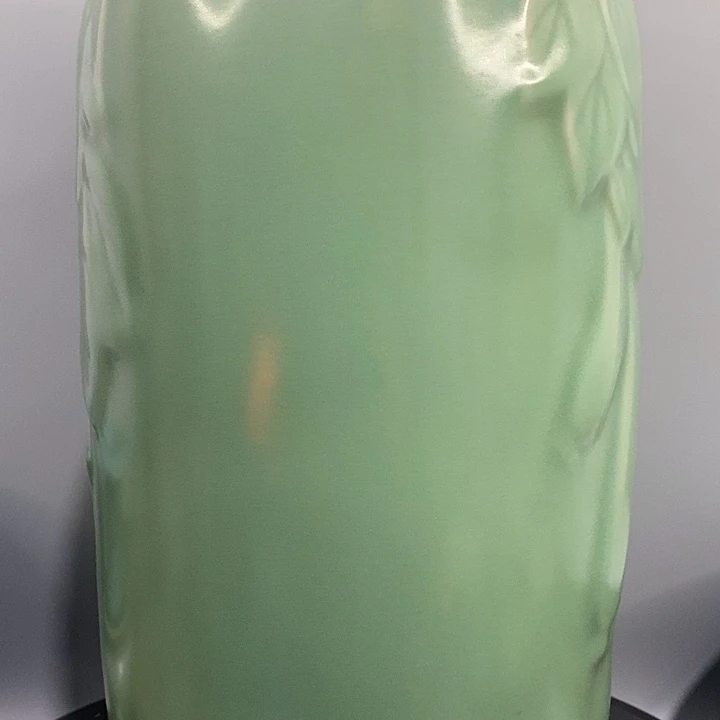 龙泉窑赏瓶造型独特