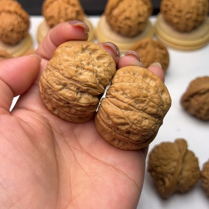 文玩核桃把件芳芳41血麒麟