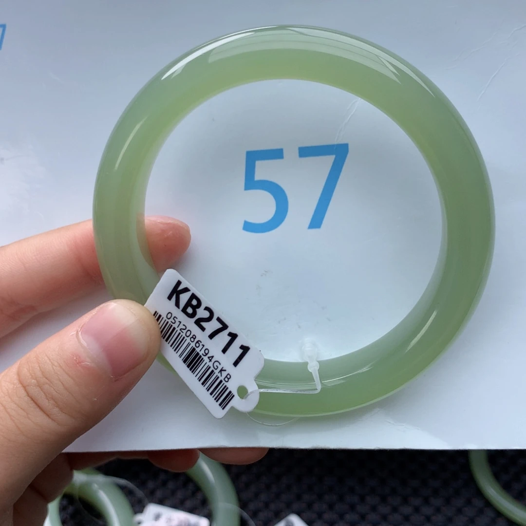 大***手和田玉未镶嵌手镯