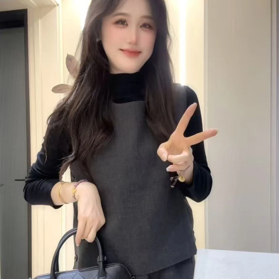 灰色时尚宽松马甲针织打底衫阔腿裤套装女秋季新款气质休闲三件套